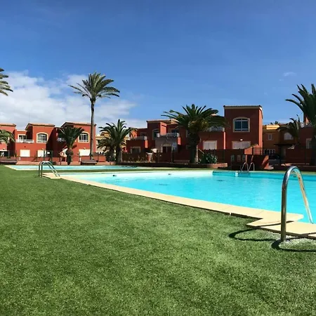 Chalet Pool View Dom wakacyjny *